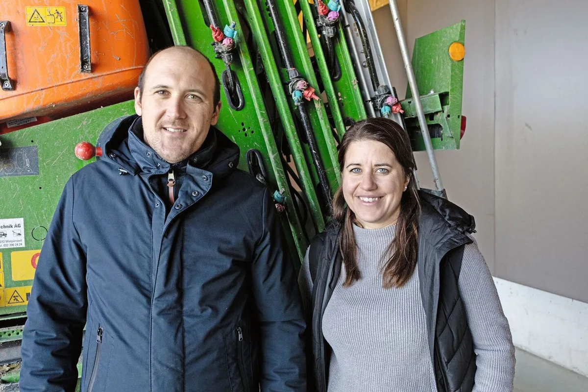1d23b8029c77fb2516ee5386f4ecdc4e8d2e47270e55138c4b3255b6011c2a7c Christoph König erledigt die Aufträge, Rea König führt den Spritzbetrieb.