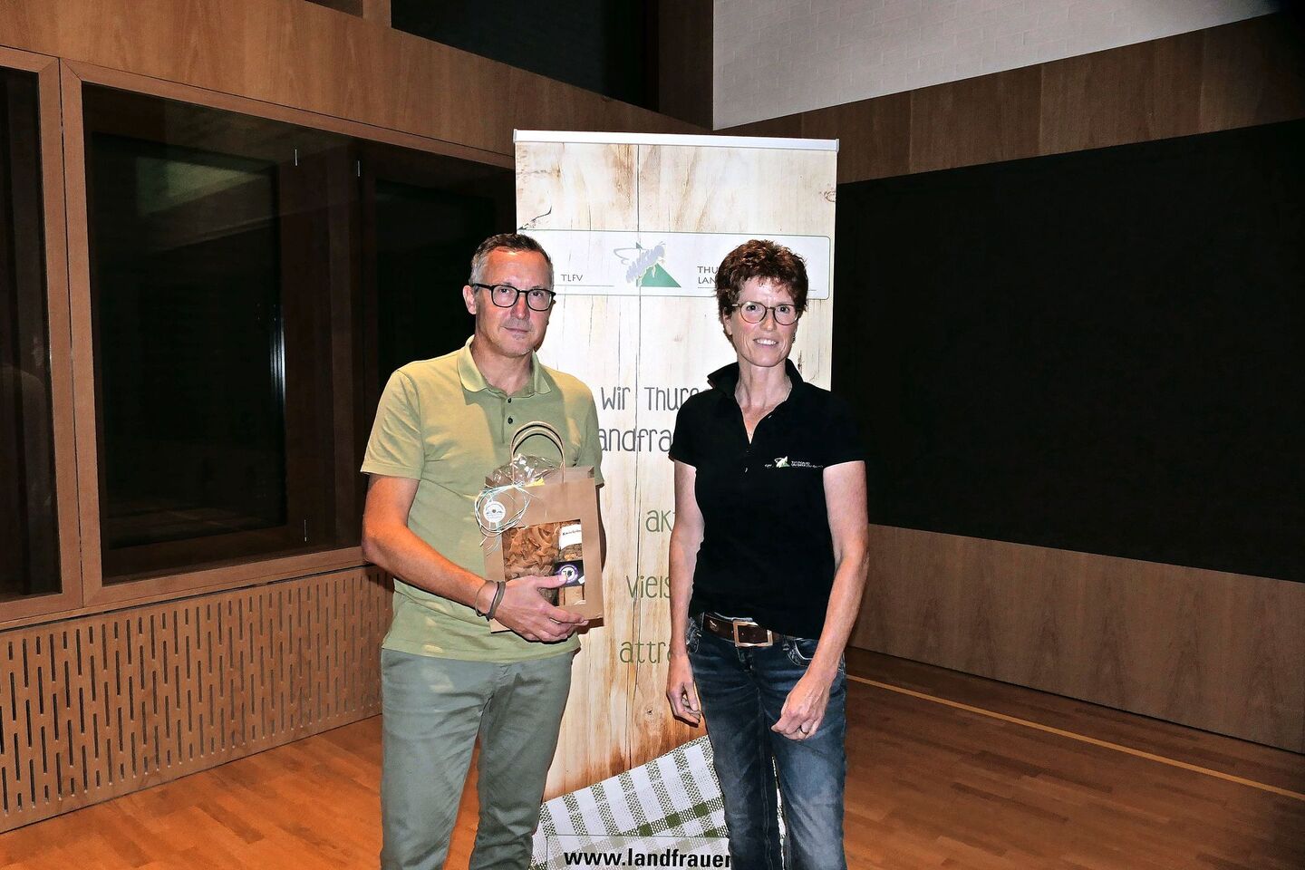 Vereinscoach Hans Fehr und Präsidentin Regula Boehi an der Präsidentinnenkonferenz.