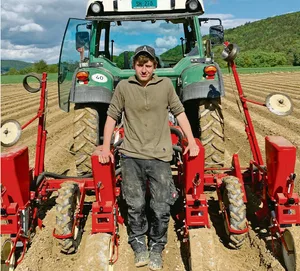 Der 16-jährige Marc Rüger aus Wilchingen SH absolviert sein1. Lehrjahr zum Landwirt bei Familie Vögele in Neunkirch SH. (Bild zVg)