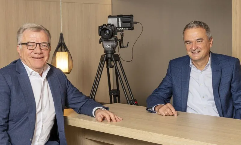 ba4bec705724e460a3c4b93e3de808344998a4b3 Hansueli Loosli (l.) tritt nach 10 Jahren als VR-Präsident ab. Joos Sutter tritt seine Nachfolge an. (Bild Coop)