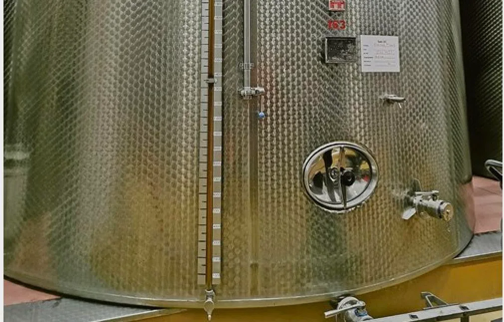 1be03f19b0e055a8ae940d45b564e4d2b724bfeb Die Tanks sind mit Obstsaft-Konzentrat gut gefüllt, deshalb steigen die Mostobst-Rückbehalte an. (Bild Ramseier Suisse AG)