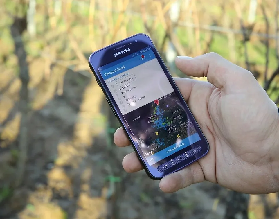2023_digitalisierung_smart-farming_vineyard-cloud_weingut-schenk-siebert_rheinland-pfalz_01_zvg Cloud-Programm erleichtert den Alltag im Weingut