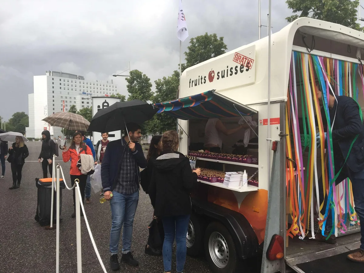 f4728e03bd48022123d95c7cad4f3b04c1cf3ef8 Während über einem Monat tourt das SOV-Früchtemobil durch die ganze Schweiz. (Bild zVg)