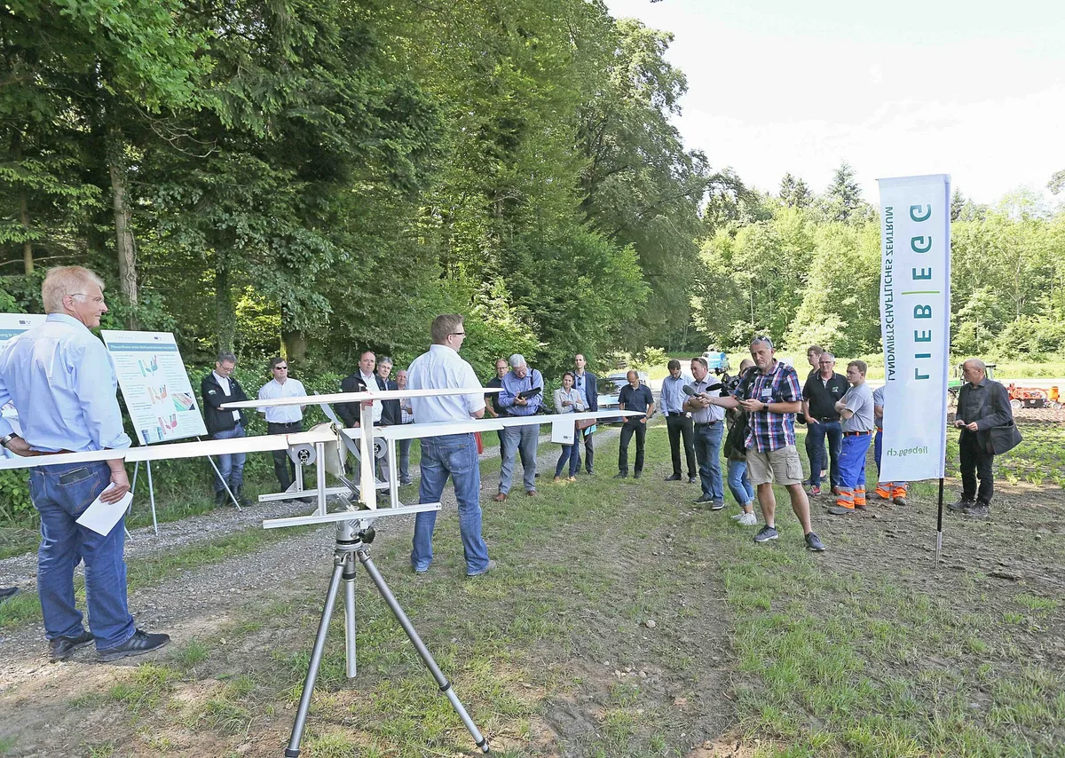 e9ac96ee2317c55524bb1b03a5dff867a7382058 Der Kanton Aargau informierte in Birrhard über den Stand der Digitalisierung in der Landwirtschaft. (Bilder Heinz Abegglen)