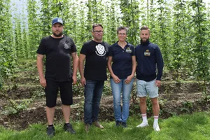 Markus und Brigitte Reutimann, mit den Söhnen Thomas (l.) und Christoph, sind auch nach 25 Jahren nicht müde, neue Hopfen-Produkte zu entwickeln.