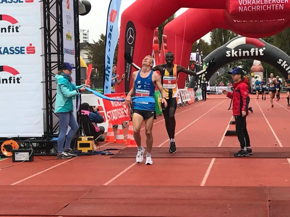 654d945c120a70b087d0231fe083d904acd8a8e7 Patrik Wägeli gewinnt den Sparkasse 3-Länder-Marathon in 2:17:51. (Bild Facebook Sparkasse 3-Länder-Marathon)