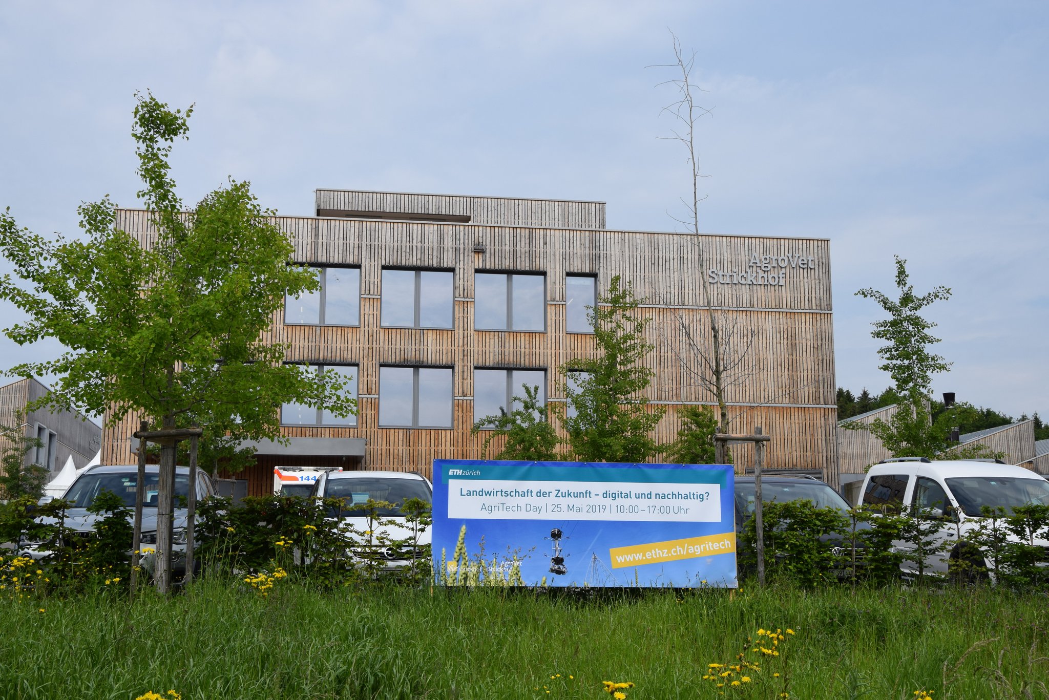 Am AgriTech Tag an der Landwirtschaftsschule in Lindau ZH wurden neue Technologien vorgestellt, die die landwirtschaftliche Produktion optimieren und Ressourcen schonen sollen. (Bild Katrin Erfurt)