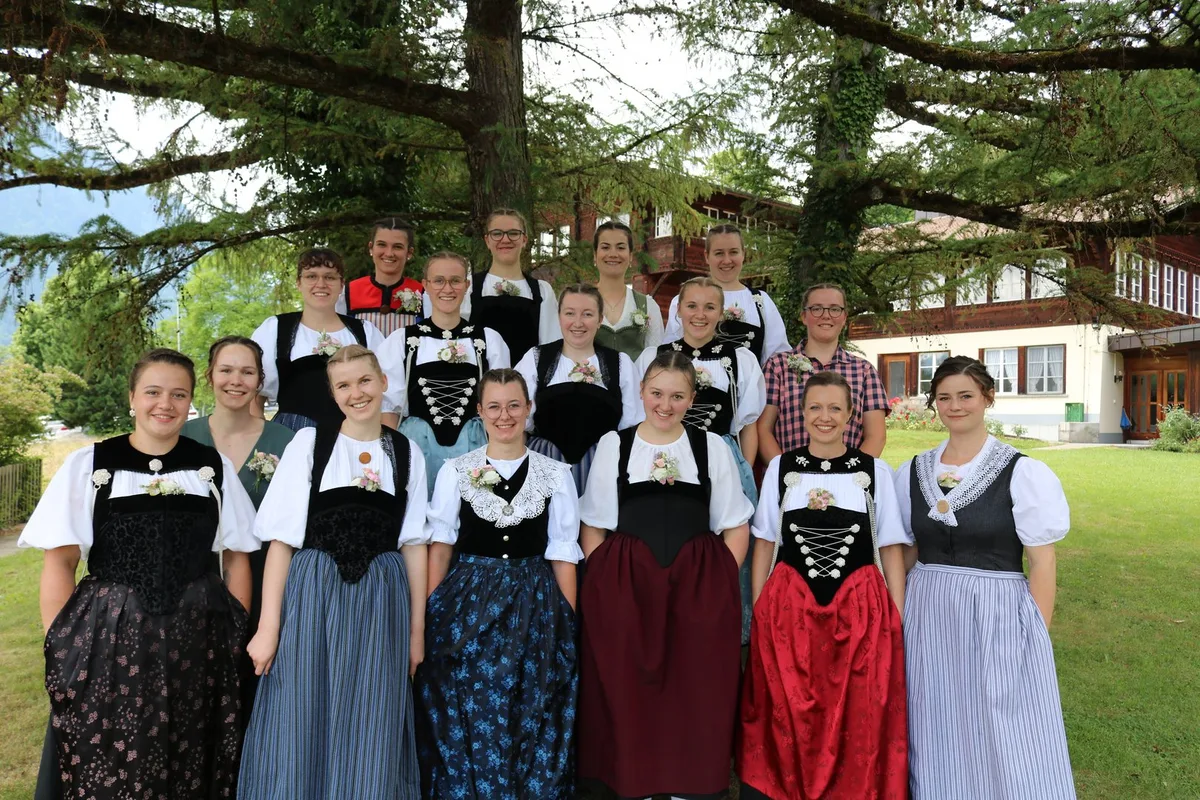 Einen Winter lang am Hondrich gelernt – jetzt haben diese jungen Frauen den Kurs abgeschlossen