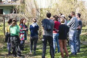 Zum Angebot der Permakultur-Beratung Emmen gehört auch beispielsweise ein Wildkräuterrundgang. (Bilder zVG)