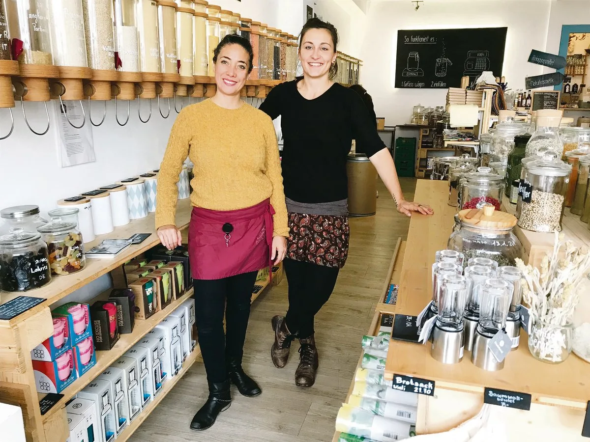 82580c9e6d9b48d73244f27f2fec0be16c4ec4fb Adriana Puente (links) und Iris Huber sind die Gründerinnen von "Bare Ware". Sie bieten ihr Sortiment im Offenverkauf an, das sie möglichst von Kleinbetrieben beziehen. (Bilder Alexandra Stückelberger)