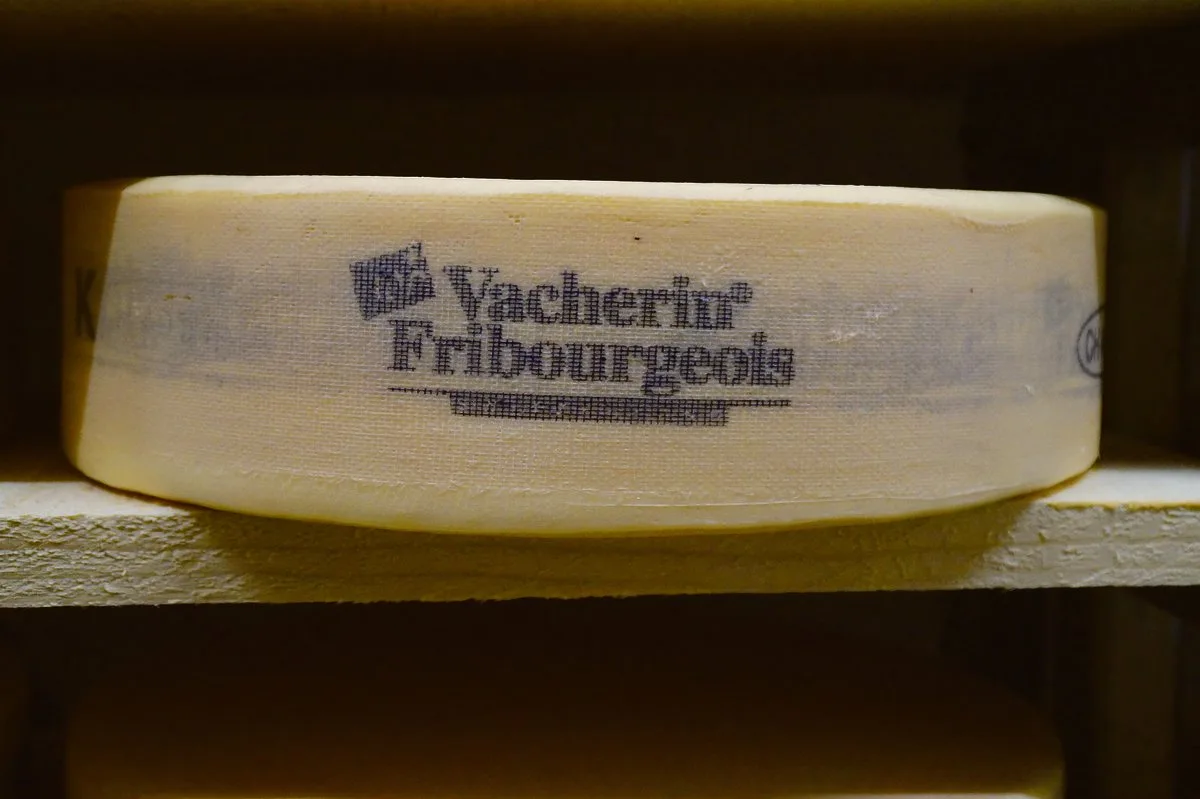 6cf2fbfc8dc35f457ed266ed11a9ed04e9a4c273 Der produzierte Vacherin Fribourgeois AOP der letzten drei Jahre mochte qualitativ besonders zu überzeugen. Dennoch ging der Fonduekonsum zurück. Schuld ist die Pandemie. (Bild Josef Jungo)
