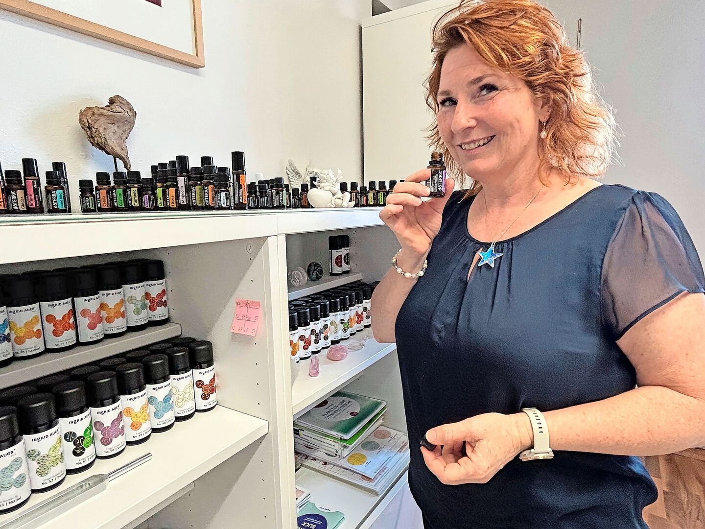 Manuela Manser arbeitet unter anderem mit verschiedenen Essenzen. Sie möchte bei ihren Klientinnen und Klienten die Balance zwischen Körper, Seele und Geist fördern.