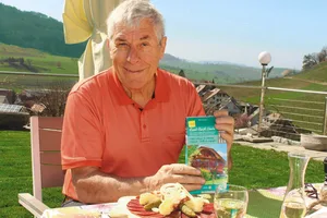 Der «Land-Beizli-Guide» von Richi Spillmann beschreibt 1225 Restaurants auf dem Land. Bild: zVg
