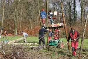 Die Aargauer Obstproduzenten haben in wenigen Stunden auf dem künftigen ALA-Gelände eine Erwerbsobstanlage aufgestellt.