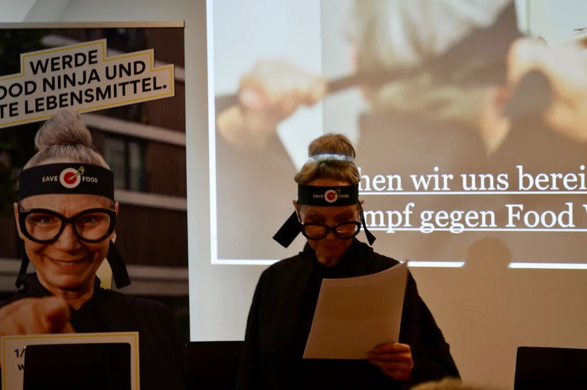 652f199d176a21c0b03693fa2ebedbf6174bd257 Eine Food-Waste-Ninja ist das Gesicht der Kampagne. (Bild asa)