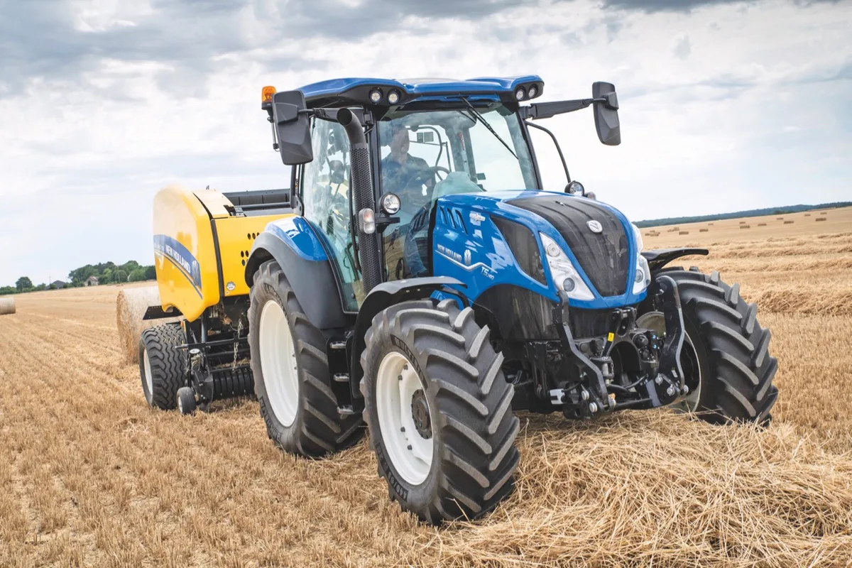 Traktoren im Leistungsbereich zwischen 100 und 130 PS sind beliebt. Dabei werden verschiedene Ansprüche an die Leistungdes Traktors gestellt, mehr als nur die Motorleistung. Bild: zVg
