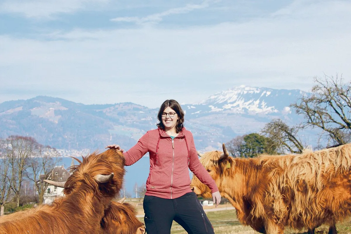 Im bernischen Einigen oberhalb von Spiez BE produziert Sandra Gertsch bei schönster Aussicht erstklassiges Fleisch, das sie direktvermarktet.