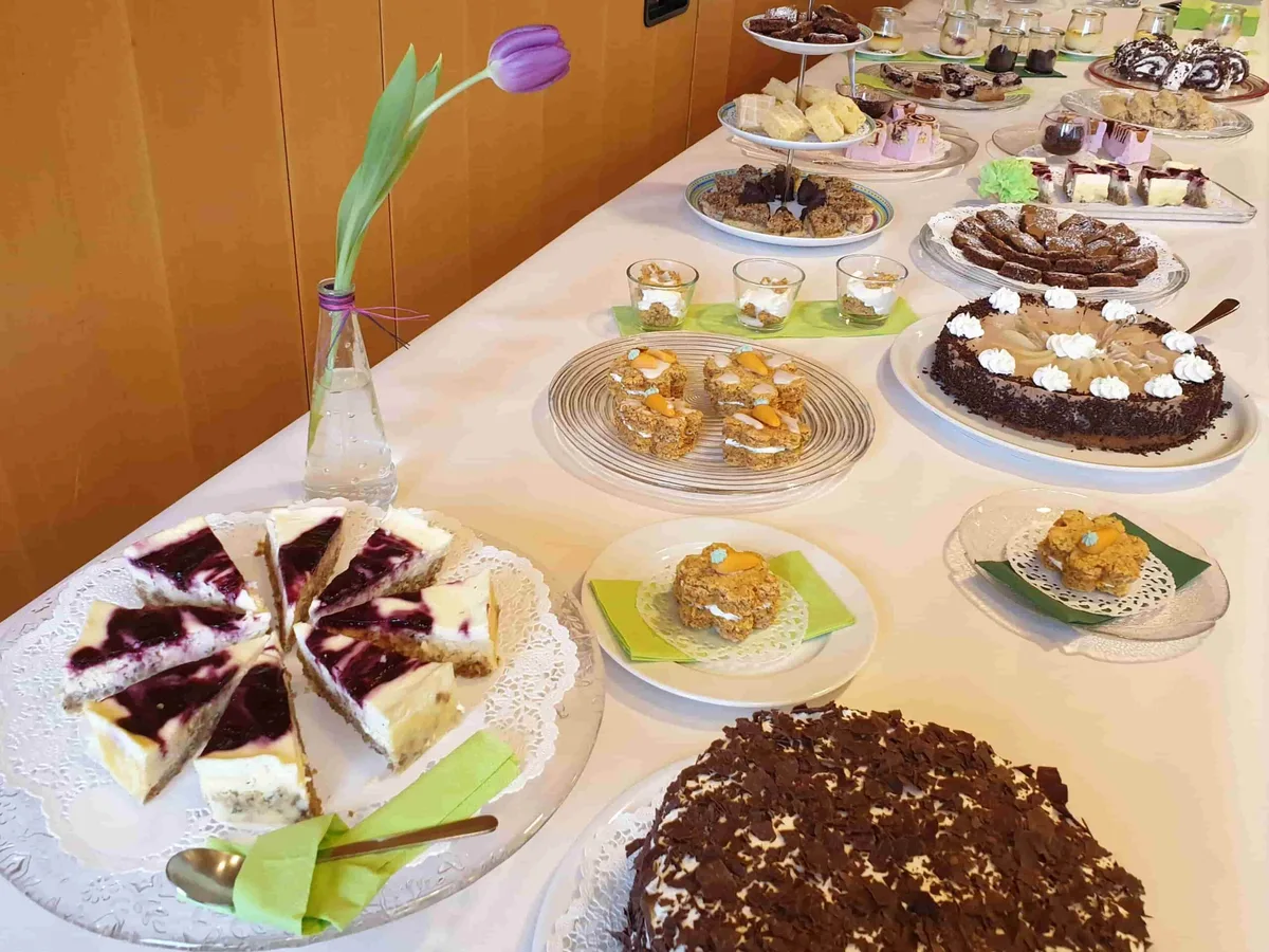 5f2ddce92df311c949f85093db371359a2ec7da7 Torten und Schnitten - süsse Träume auf dem Dessertbuffet