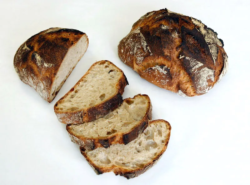 6bfbf607a54758c2d57cd2ae5223f88f8ebb4b83 Ideal für Kleinhaushalte: Brot kann scheibenweise tiefgekühlt werden, so kann jeweils die Menge aufgetaut werden, die man essen möchte. (Bild Monika Neidhart)