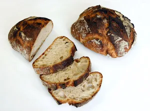 Ideal für Kleinhaushalte: Brot kann scheibenweise tiefgekühlt werden, so kann jeweils die Menge aufgetaut werden, die man essen möchte. (Bild Monika Neidhart)
