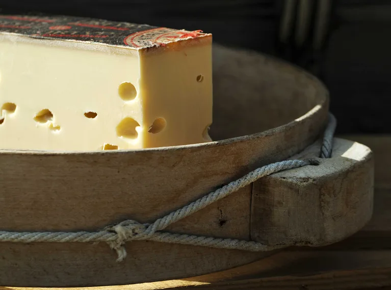 31416a11e849bff544f31487a3cdcb98099295d1 Der neue Emmentaler AOP Urtyp soll den Markt beleben. (Bild Emmentaler Switzerland)