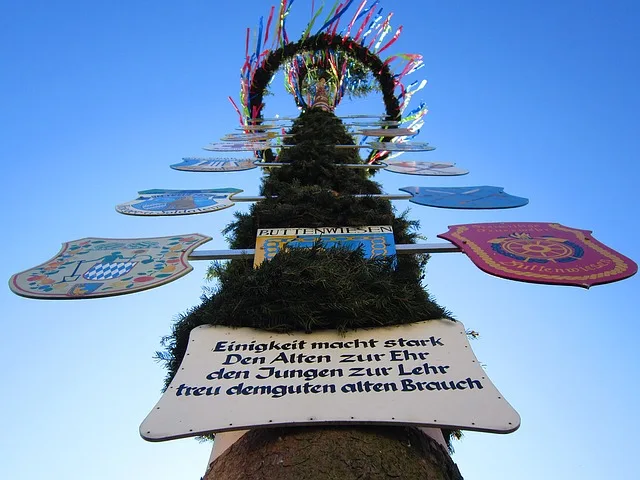 9afe2832fdce29e91ff836c63bbd30da80ef4d16 Maibaum-Feste sind eine deutsche Tradition. Offenbar eine gefährliche. (Bild Pixabay)