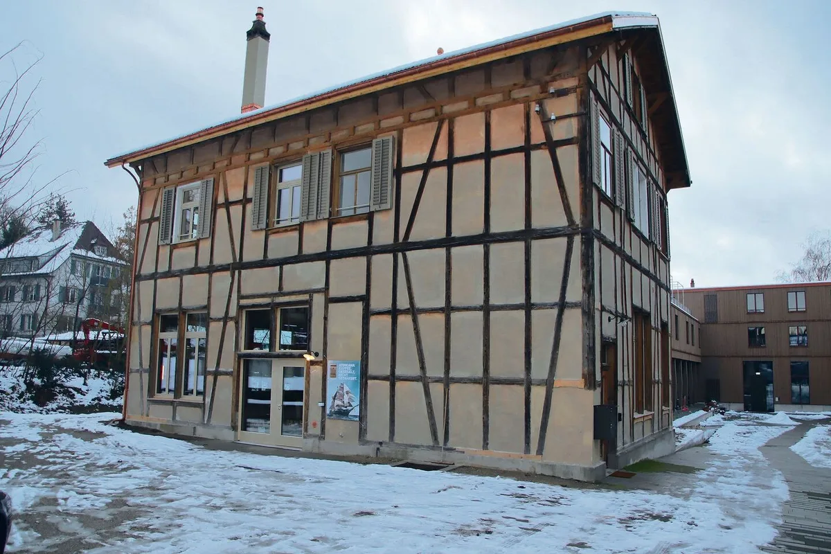 491f5b63cca9613367db75926c2bcf9d7071b85db8a1e0b7339c2944ca58cf51 Das alte Wagi-Haus in Schaffhausen stammt noch aus den Zeiten der früheren Wagenfabrik.