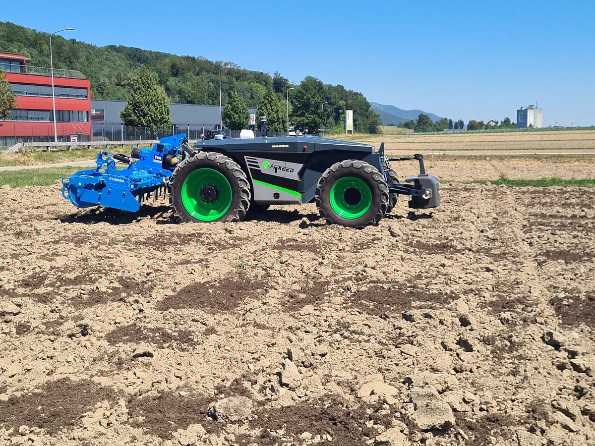 Die Serco Landtechnik AG wird mit AgXeed zum Feldroboter-Spezialisten