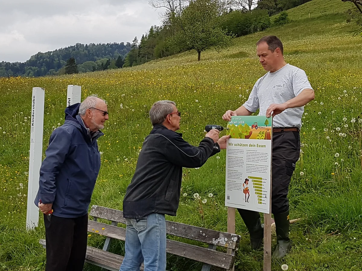 bf2fce4cf13520ed169cf1932402fdc8737ad0ce Die Landwirte sind bereit, die Bevölkerung über die Folgen der bevorstehenden Initiativen zu informieren. (Bild SBV)