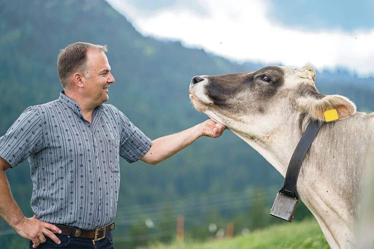 Marcel Dettling sieht im Rahmenabkommen mit der EU eine immense Gefahr für die Schweizer Tierhaltung.