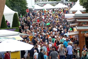 Wahre Heerscharen besuchten den Tag der offenen Tür bei Pöttinger.