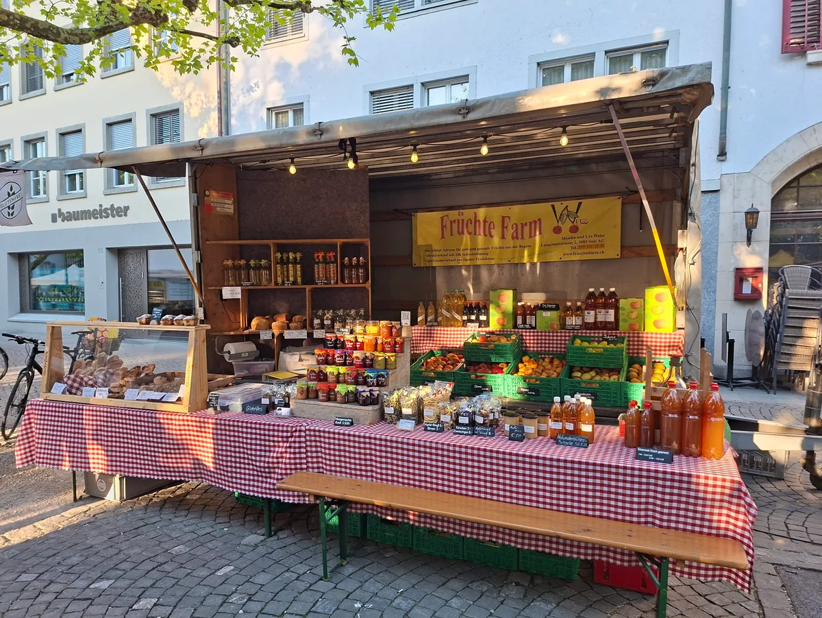 Damit die Waren den Weg zu den Konsumentinnen und Konsumenten finden, braucht es eine ansprechende Präsentation. 