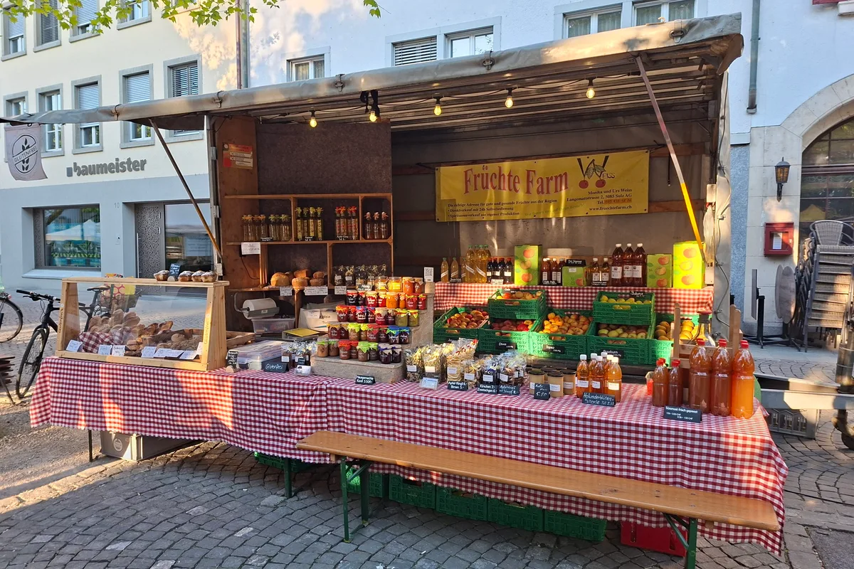 Bauernzeitung_Früchtefarm Weiss Damit die Waren den Weg zu den Konsumentinnen und Konsumenten finden, braucht es eine ansprechende Präsentation.