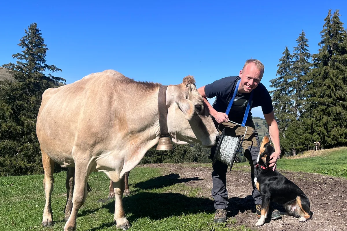 Jonas Portmann Porträt Jonas Portmann geniesst den Sommer auf der Alp, freut sich aber auch auf die spannende Zeit im Tal.