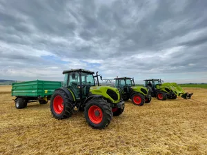 Mit den Modellen Elios 200, Elios 300 und Axos 200 präsentiert Claas gleich drei neue Kompakt-Traktoren für Schweizer Landwirtschafts-Betriebe.
