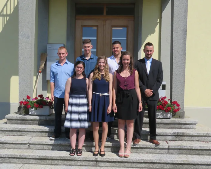 73856bdddf4fdb6c28e80eae28d1918a33f5df1a Im Bild von links nach rechts: Maxime Barras, Chésopelloz FR Arlette Kunkler, Thundorf TG Clément Burki, Vendlincourt JU Vanessa Hoffmann, Bichelsee SG Dorian Kramer, Galmiz FR Nicole Nick, Büron TG David Weber, Gasel BE. (Bild zVg)