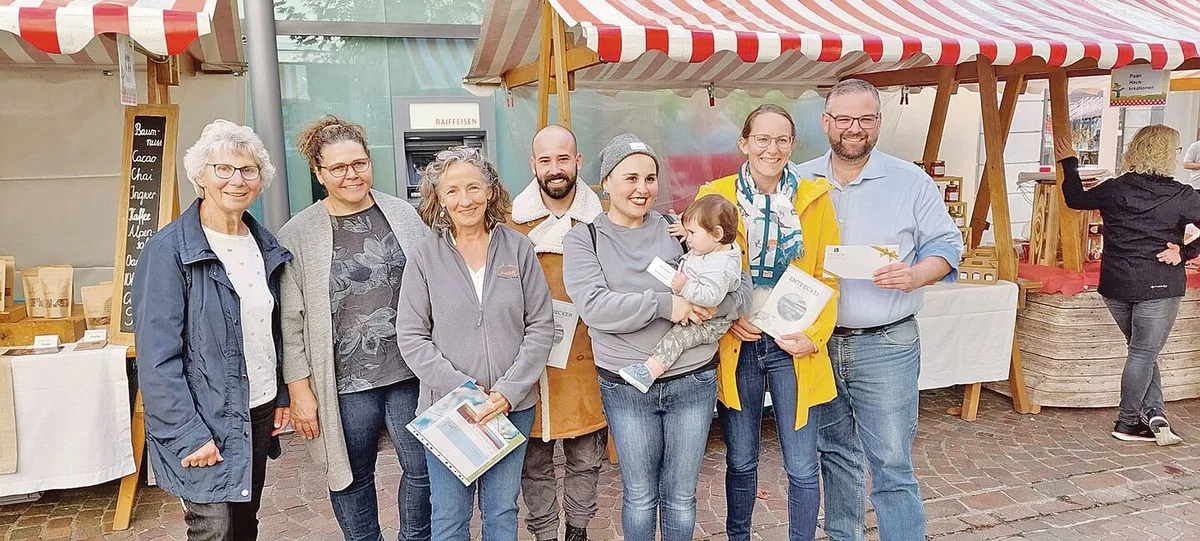 10de9dc81c75214705b17f78fee5da163fc4d28a2f33d0ada2624d0b2a33d11c Alle Chutney-Finalist(innen) gehörten am Herbst- und Erntefest in Frauenfeld zu den Gewinnern und freuten sich über die Preisvergabe.