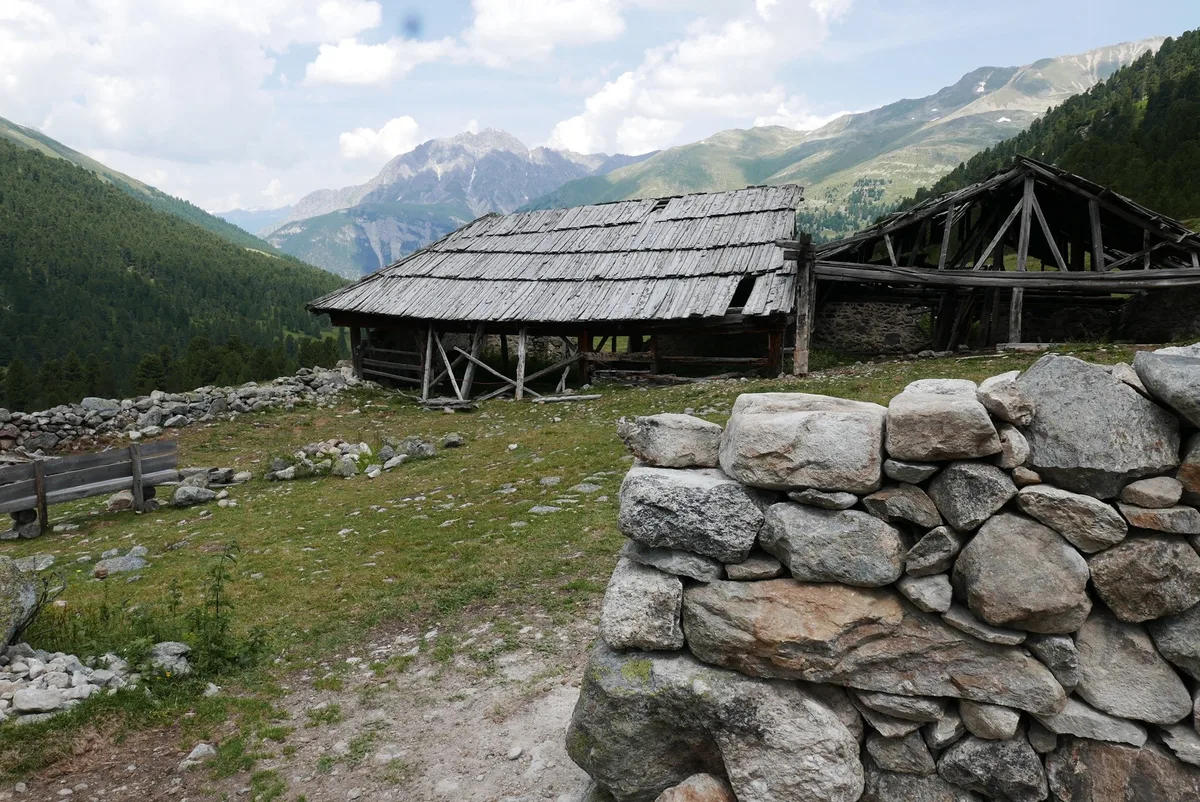 30f4592a4939c1a22a1e1810311425a0e4339c3b Die Stiftung Landschaftsschutz Schweiz unterstützt den Erhalt schützenswerter Bauten etwa die Restauration der historischen Alp Tamangur in Scuol GR. (Bild Stiftung Landschaftsschutz Schweiz)