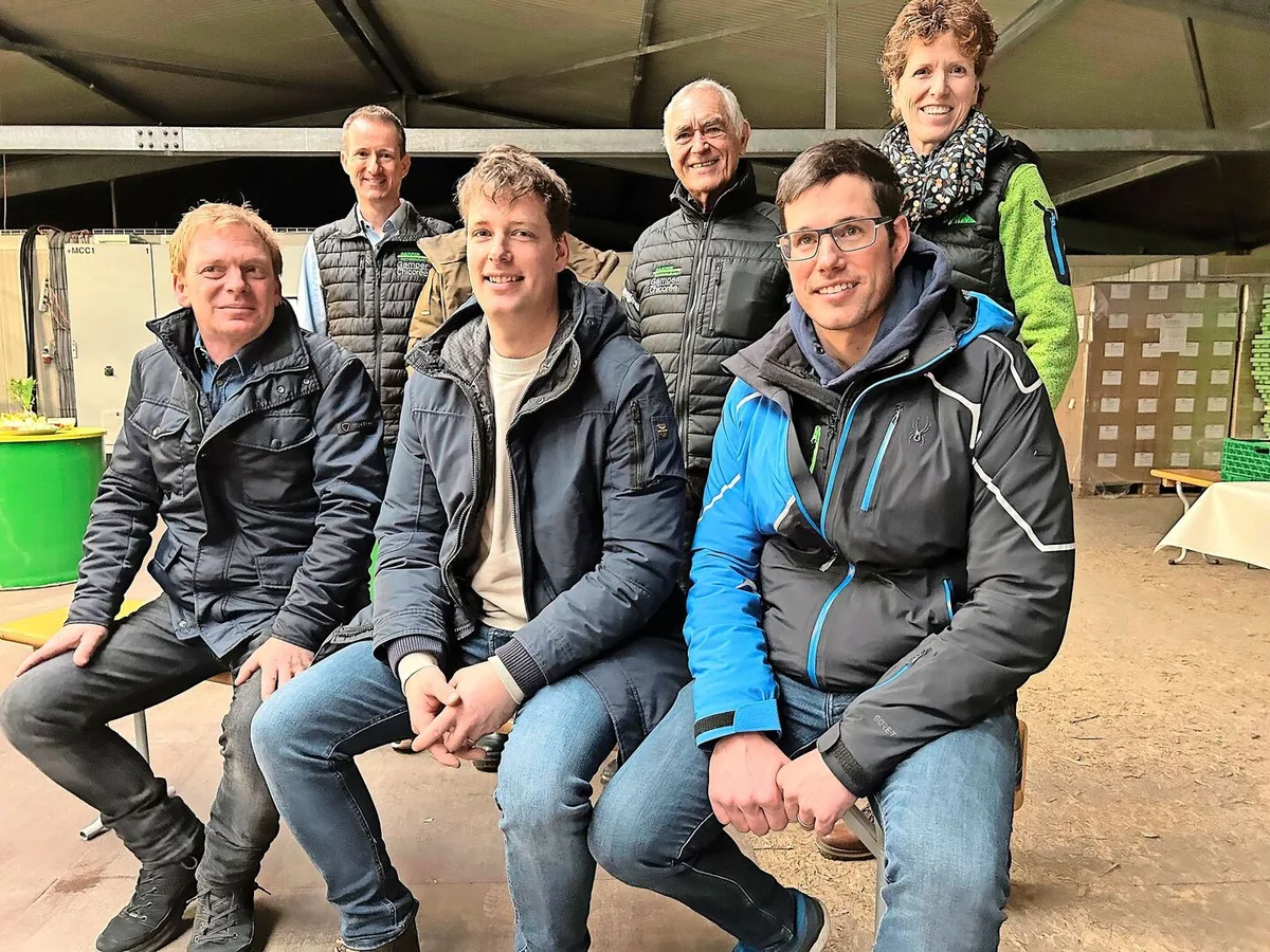 5292b6cc1a1541e6e770a30025080067d9f82430e2eba01aa54332e1363e2bbe Die Manager der Teilprojekte: Fabian Etter, Erwin Gamper, Regula Böhi (hinten, v. l.) und Marc Böhler, Simon Stiefel und Tobias Neuenschwander (vorne, v. l.). Es fehlt Michaela Lüthi-Gamper.