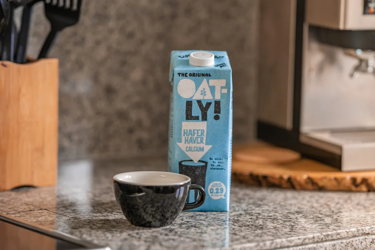 5a639df5ff52a61dd4d4a054c3e668fd9af28177 Ob Hafer-, Mandel-, oder Reisdrinks, die pflanzliche Milch gewinnt an Beliebtheit. (Bild Unsplash/Leon Seibert)