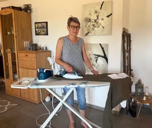 Der Haushaltsservice besteht nicht nur aus Bügeln und Putzen. Auch für das persönliche Gespräch nehmen sich die Mitarbeiterinnen Zeit.