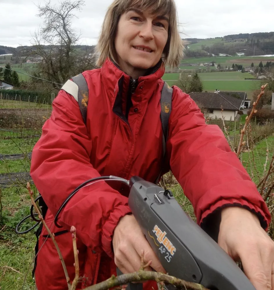 63d4be66b8c92f30a6ac90f849abfdf9acf4d58e Im Winter ist Mirjam Weidmann nicht so häufig in den Kulturen anzutreffen. Die ruhige Zeit wird unter anderem für Skiferien genutzt. (Bild mr)