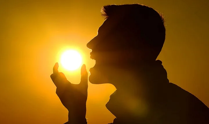 ac6d0bc1112bd041dc00abd220a5464891e499b2 Vitamin D braucht der Körper, um die Knochen stabil zu halten. Dieser Stoff wird zu einem grossen Teil über die Sonneneinstrahlung aufgenommen, welche im Winter eher rar ist. (Bild Health.mil)