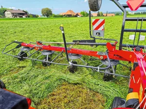 Futterbaumaschinen müssen vor der Saison gut inspiziert und Defekte behoben werden. So kann einem möglichen Maschinenausfall vorgebeugt werden.