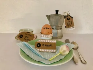 Am Muttertag dem Mami danke sagen, z. B. mit kleine Nachrichten am Frühstückstisch. (Bild Esther Thalmann)
