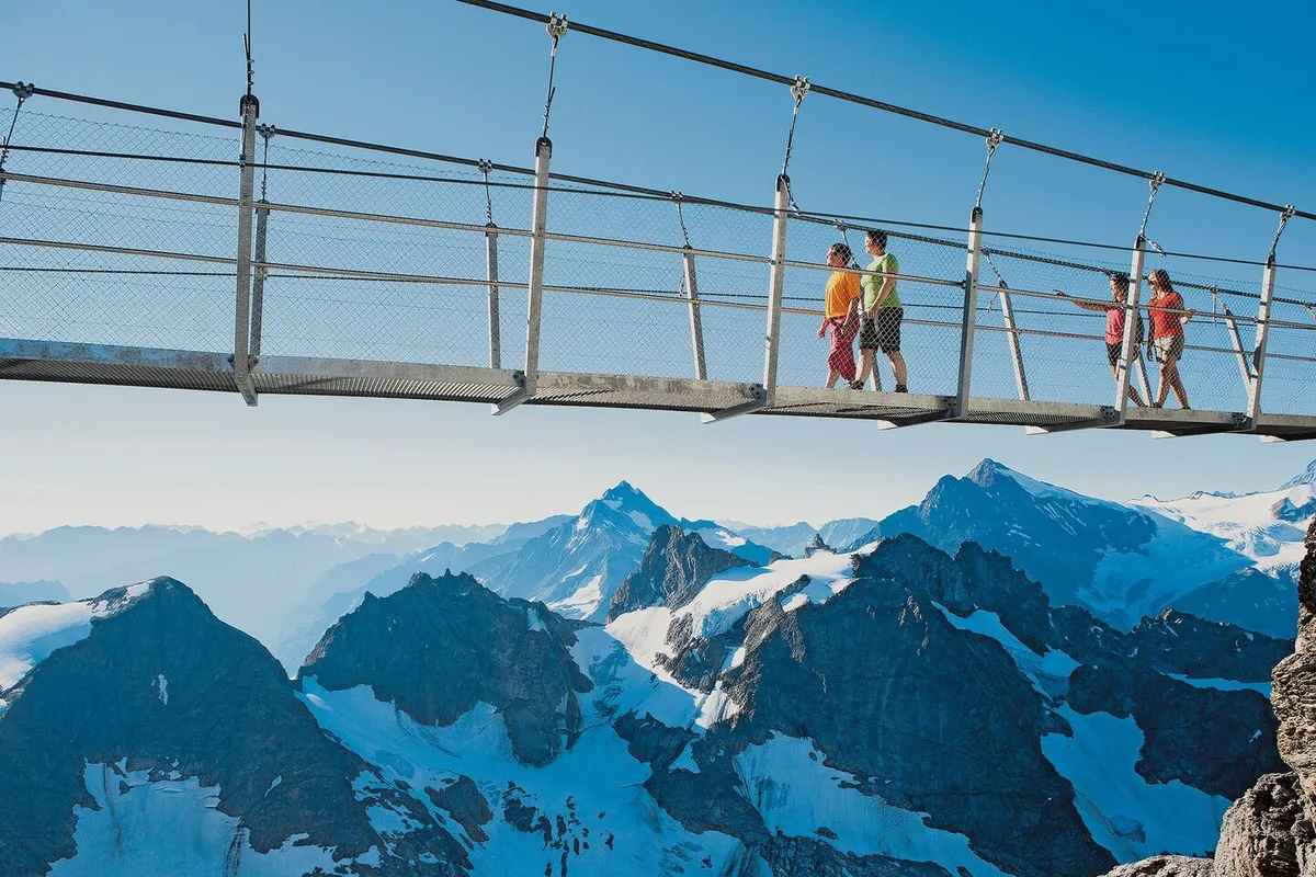 Spektakuläre Hängebrücke: Der 100 Meter lange«Titlis Cliff Walk» auf 3041 Metern über Meer. Die Überquerung braucht allerdings etwas Überwindung.