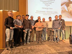 Eine grossartige und aussergewöhnliche Leistung. Diese Produzentinnen und Produzenten, wurden für drei Jahre ununterbrochen hervorragende Milchqualität mit der Goldmedaille geehrt.