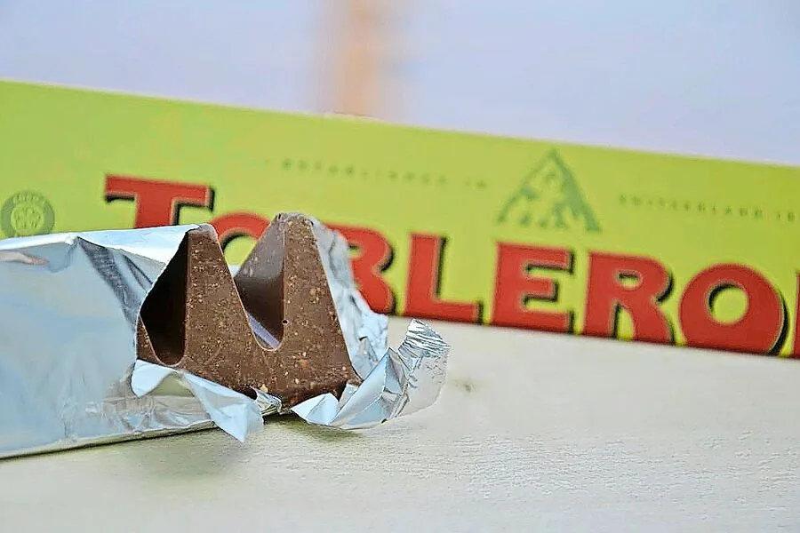 6a82083731150d6f0bb65c4dfdc29a14b73050bbf89067b001086ba86e2ce23b Seit in Toblerone nicht mehr ausschliesslich Schweizer Milch steckt, wächst der Butterberg.