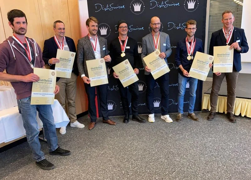 csm_distisuisse-2021-goldbrenner_distisuisse_3262bb62a0 Sieben Brennereien als «Brenner des Jahres 2021» ausgezeichnet