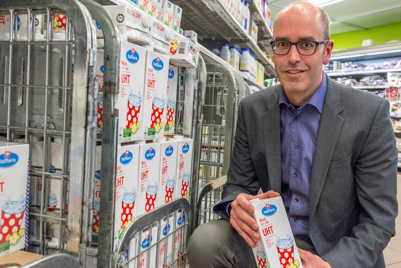 Lukas Barth ist bei der Migros für Agrarpolitik und bei der Migros-Molkerei Elsa für die Milchbeschaffung verantwortlich. Und er ist eine der treibenden Kräfte hinter dem Programm für nachhaltige Migros-Milch. (Bild hja)